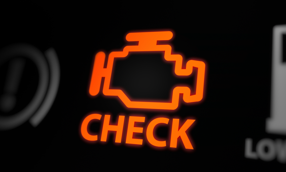 ¿Qué significa que se encienda la luz del check engine?