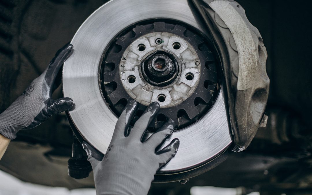 ¿Cómo sé si necesito cambiar los frenos de mi carro?