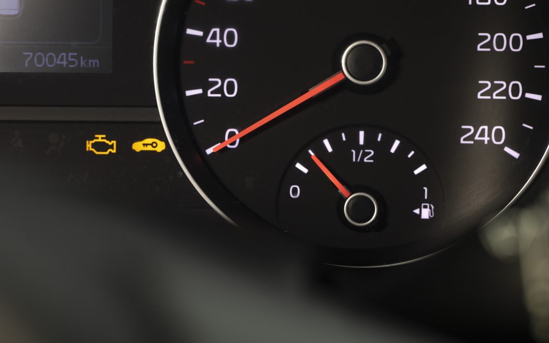 ¿Qué significa que se encienda la luz del check engine?